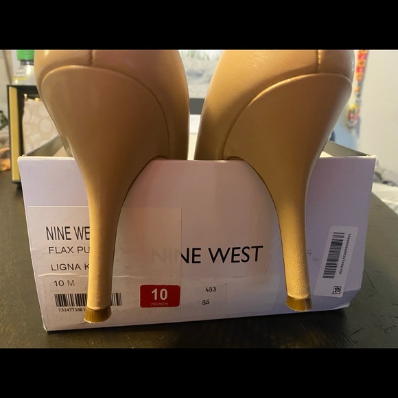 Nine West - Picture 4 of 8